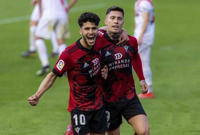 El Mirandés celebra el gol del triunfo ante el Rayo Vallecano