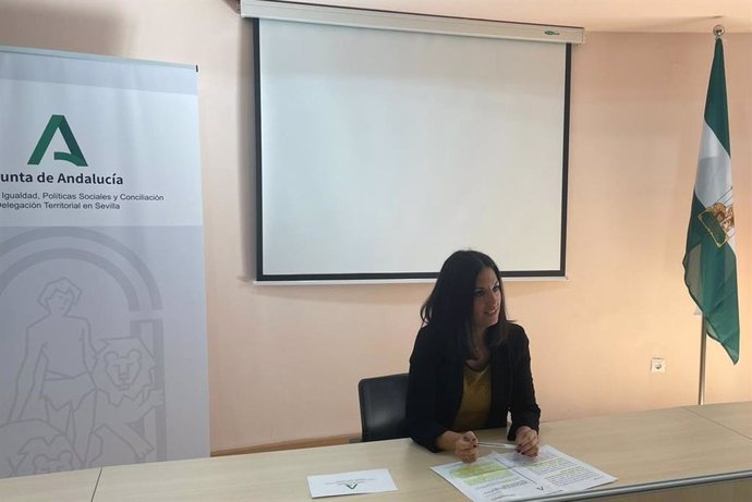 Ana González Pinto, en una rueda de prensa en la sede de la Delegación de Igualdad