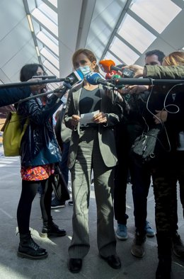La candidata de Más Madrid a la Presidencia de la Comunidad de Madrid, Mónica García, atiende a los medios de comunicación