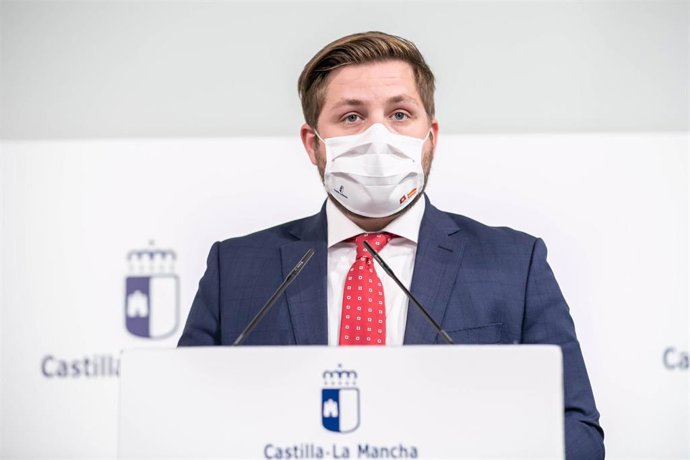 El consejero de Fomento, Nacho Hernando, informa en rueda de prensa de los acuerdos del Consejo de Gobierno.