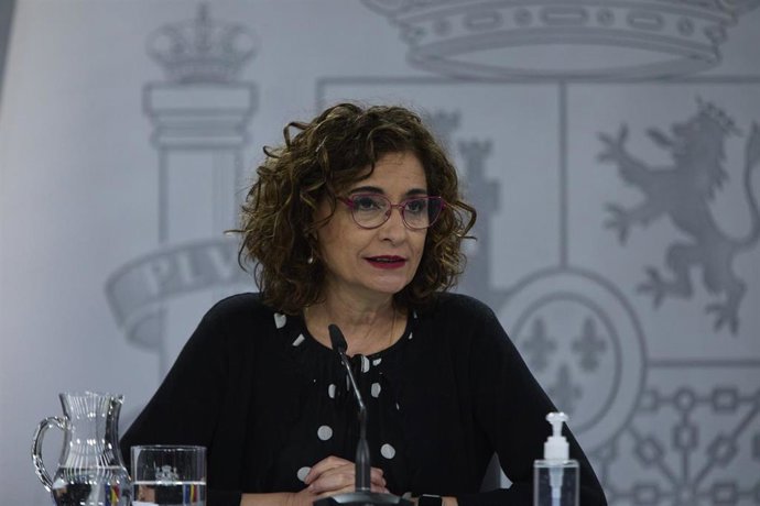 La ministra portavoz y ministra de Hacienda, María Jesús Montero, durante una rueda de prensa, a 20 de abril de 2021, en el Palacio de la Moncloa, Madrid, (España). Durante la rueda de prensa han informado sobre las medidas aprobadas en la reunión del C
