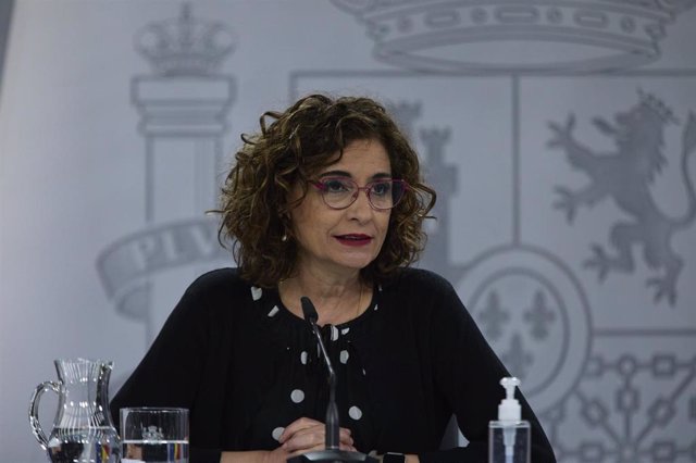 La ministra portavoz y ministra de Hacienda, María Jesús Montero, durante una rueda de prensa, a 20 de abril de 2021, en el Palacio de la Moncloa, Madrid, (España). 