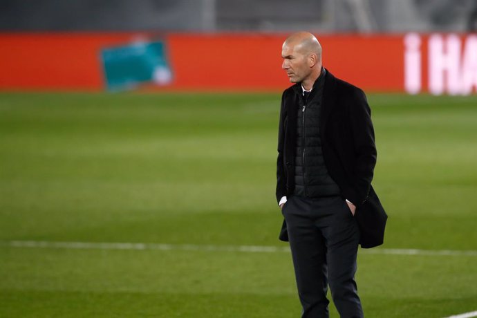 Archivo - Zinedine Zidane, head coach of Real Madrid, looks on during the the spanish league, La Liga Santander, football match played between Real Madrid and Real Sociedad at Alfredo Di Stefano stadium on march 01, 2021, in Valdebebas, Madrid, Spain.