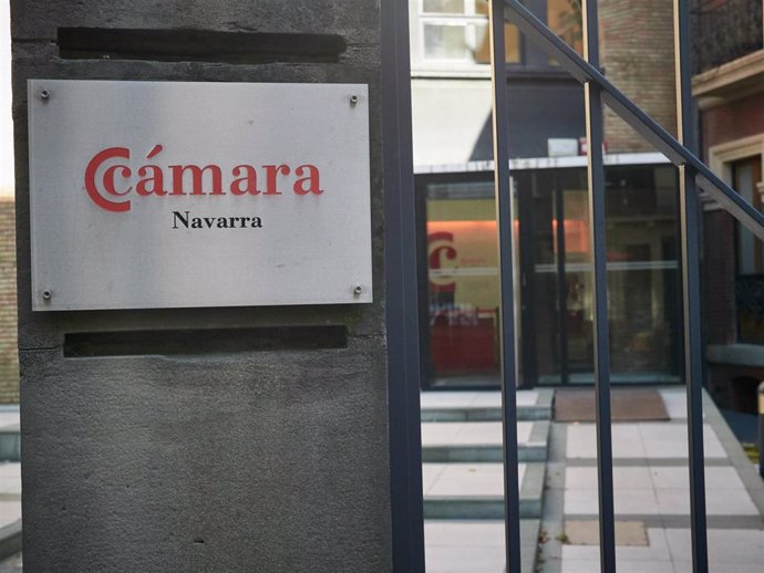 Archivo - Entrada a la Cámara de Comercio de Navarra.