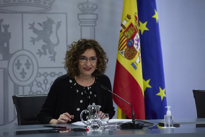 La ministra portavoz y ministra de Hacienda, María Jesús Montero, durante una rueda de prensa, a 20 de abril de 2021, en el Palacio de la Moncloa. 