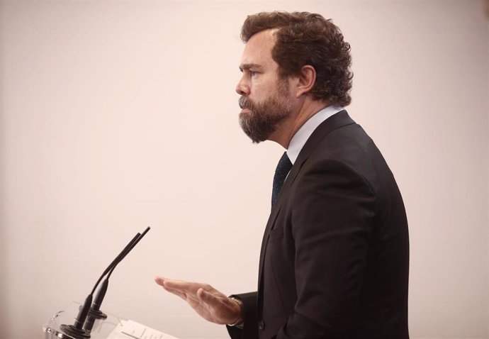 El portavoz de Vox en el Congreso, Iván Espinosa de los Monteros, interviene en una rueda de prensa 