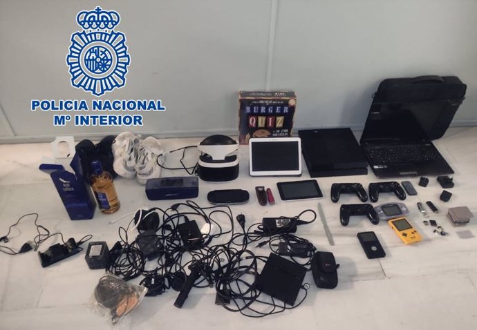 Material informático incautado tras un robo en un piso de Granada