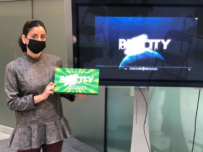 La diputada provincial de Medio Ambiente y Protección Animal, María del Carmen Fernández, presenta la iniciativa 'Biocity'
