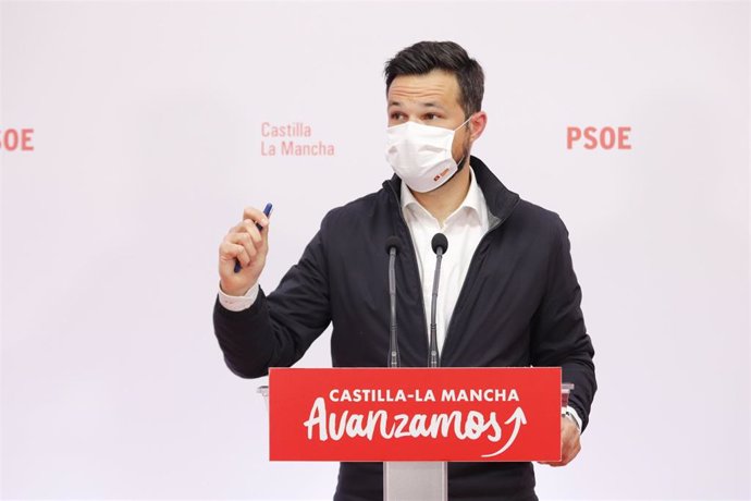 El diputado del PSOE, Miguel Zamora, en rueda de prensa.