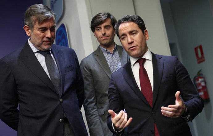 Archivo - (I-D) El secretario de Justicia e Interior del PP, Enrique López;  el vicesecretario de Comunicación del Partido Popular, Pablo Montesinos y el secretario general del PP, Teodoro García Egea, tras la rueda de prensa, en la sede del paertído en