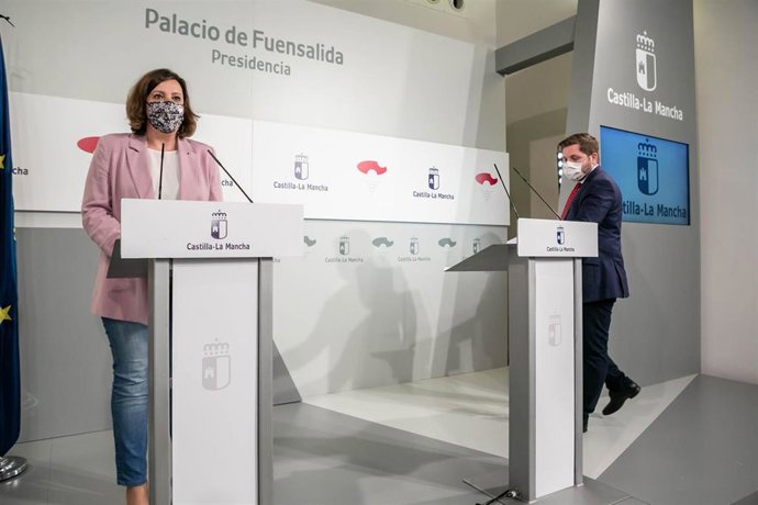 La consejera de Economía, Empresas y Empleo, Patricia Franco, y el consejero de Fomento, Nacho Hernando, informan en rueda de prensa de los acuerdos del Consejo de Gobierno relacionados con su departamento