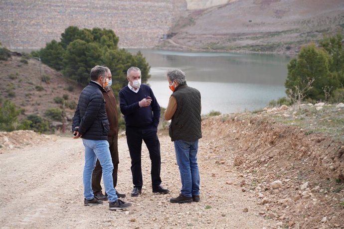 Responsables de Ciudadanos Aragón visitan el embalse de Mularroya