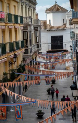 Santa Fe decora sus calles para la fiesta de las Capitulaciones