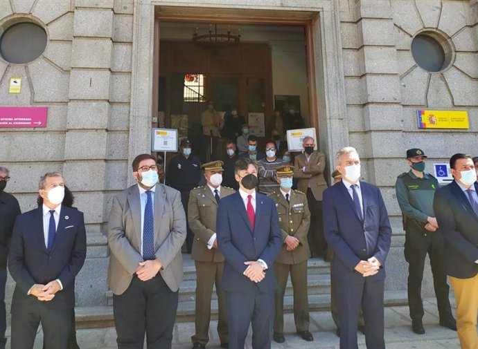 Concentración contra la violencia de género ante la Subdelegación del Gobierno en Ávila.