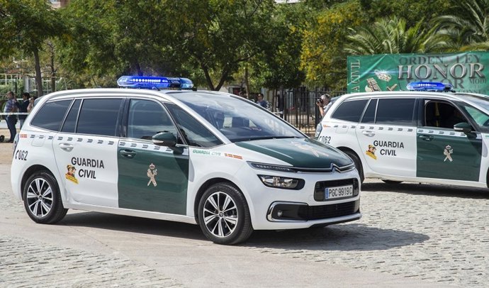 Archivo - Coches patrulla de la Guardia Civil