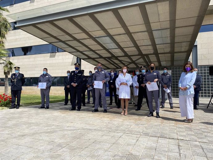 Entrega de menciones honoríficas a vigilantes de seguridad Hospital Reina Sofía.