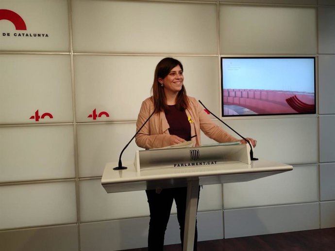 La portavoz de Junts en el Parlament, Gemma Geis, en rueda de prensa en el Parlament