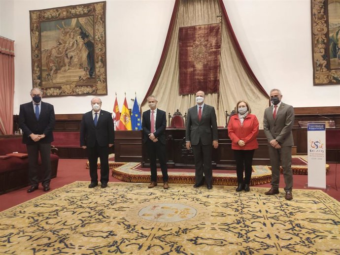 Autoridades en la presentación del libro 'Impresos comuneros. Propaganda y legitimación política al fragor de las prensas'.