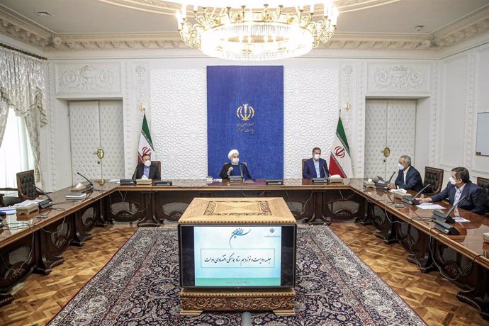 Hasán Rohani preside un encuentro del Gobierno iraní
