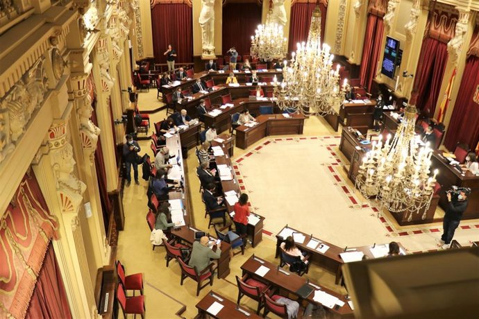 Archivo - Parlament rechaza la petición del PP de restituir los recortes en materia de apoyo a alumnos con necesidades especiales