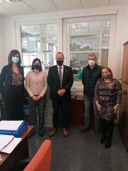 El delegado territorial de Regeneración, Justicia y Administración Local, Enrique Barchino, visita la sede judicial de Baza (Granada)