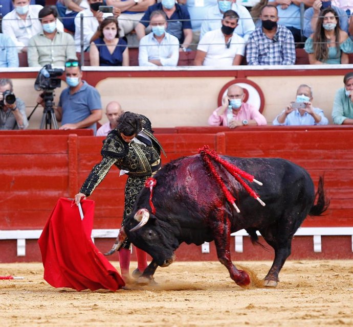 Archivo - Morante de la Puebla, en una foto de archivo en una corrida en la Plaza de Toros de El Puerto de Santa María (Cádiz), a 6 de agosto del 2020.