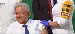 El presidente de México se vacuna.