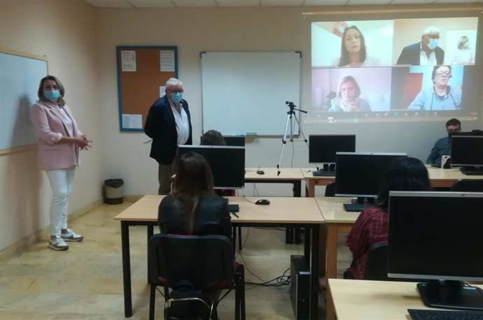 El delegado de Empleo asiste al primer curso de FPE