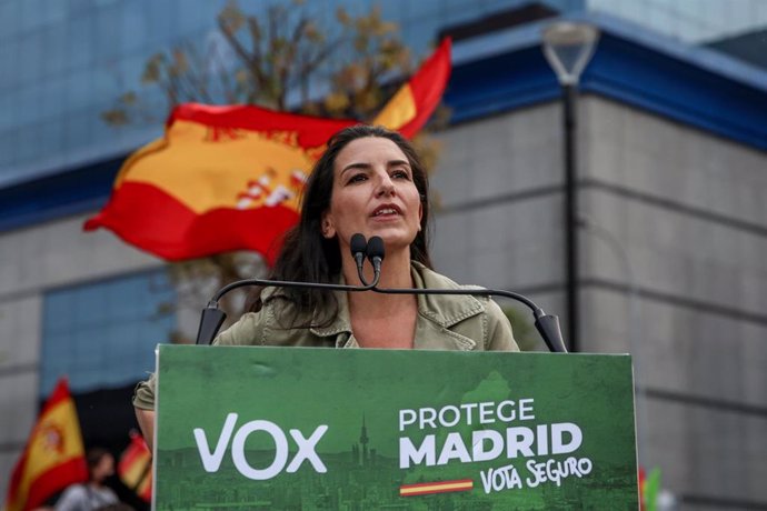 La candidata de Vox a la presidencia de la Comunidad de Madrid, Rocío Monasterio, realiza una intervención en el acto electoral del partido en Fuenlabrada.