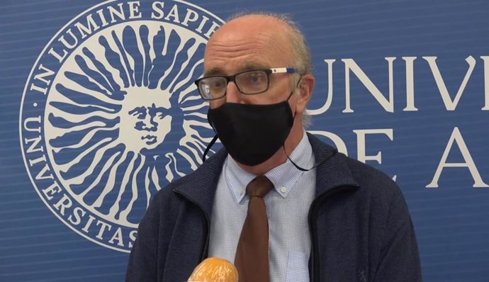 El vicerrector de Deportes, Sostenibilidad y Universidad Saludable de la UAL, Francisco Javier Lozano