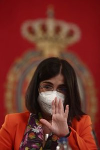 Darias asegura que está a disposición de recibir "de inmediato" la vacuna de Janssen