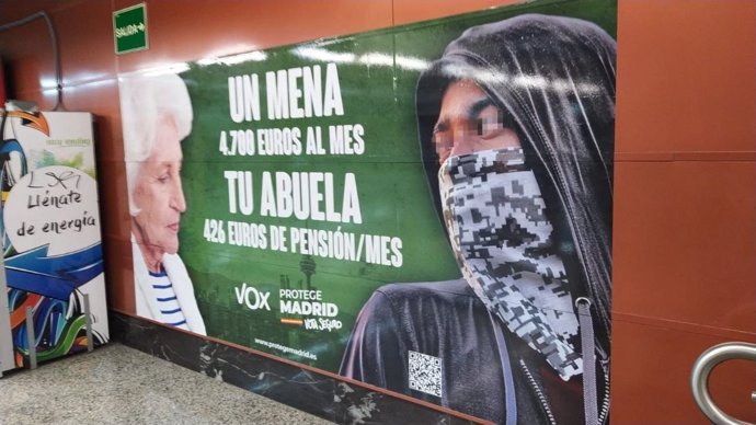 Más Madrid denuncia a Vox en Fiscalía por posible delito de odio por los carteles contra los menores no acompañados