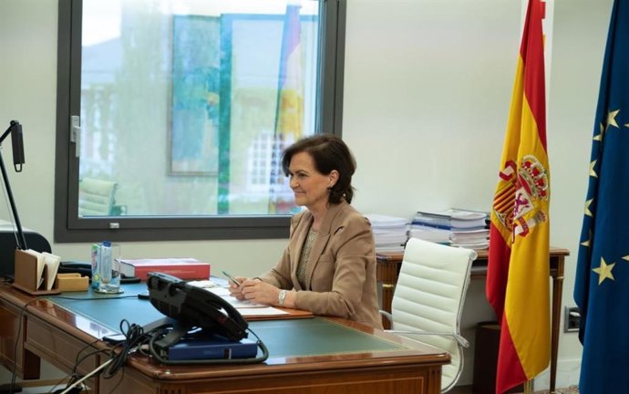 La vicepresidenta del Gobierno, Carmen Calvo, ha inaugurado la mesa redonda Perspectiva de género y Diversidad en el ámbito constitucional y europeo.
