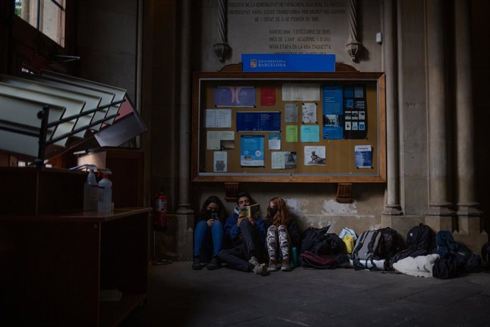 Estudiants ocupen l'Universitat de Barcelona (UB), a 20 d'abril de 2021, a Barcelona.