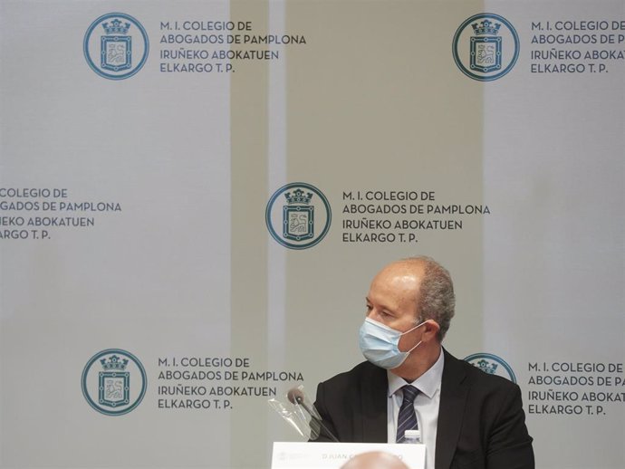 Juan Carlos Campo participa en un acto del Colegio de Abogados de Pamplona