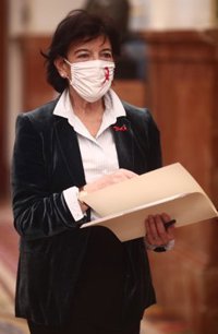 Celaá dice sentir "repugnancia y vergüenza" ante la campaña de VOX sobre  menas: "Tenemos la obligación de protegerles"