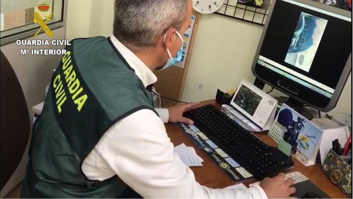 La Guardia Civil investiga a un vecino de Carballo (A Coruña) por conducción temeraria tras difundir un video en el que circulaba a 200 km/h.