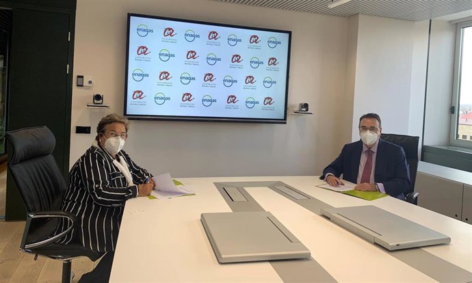 Firma del acuerdo entre Enagás y URV