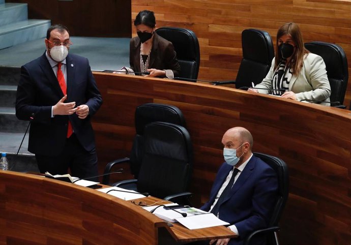 El presidente Adrián Barbón interviene en la Junta General.