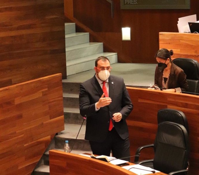 Adrián Barbón en la Junta General.
