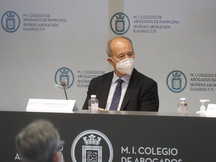 El ministro de Justicia, Juan Carlos Campo, participa en el ciclo 'Diálogos Institucionales', organizado por el Colegio de Abogados de Pamplona, a 21 de abril de 2021, en Pamplona, Navarra (España). 