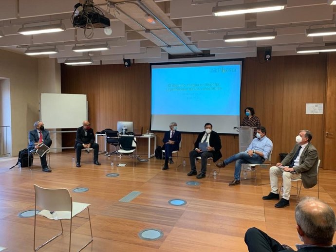 Cáritas y la Asociación por la Excelencia de los Servicios Urbanos firman un acuerdo para mejorar las garantías del acceso al agua en colectivos vulnerables.