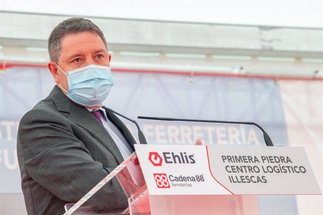 El presidente de C-LM, Emiliano García-Page, pone la primera piedra de la empresa Ehlis en Illescas.