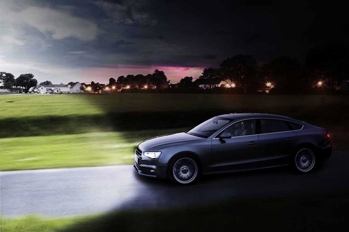 Archivo - Iluminación del vehículo.