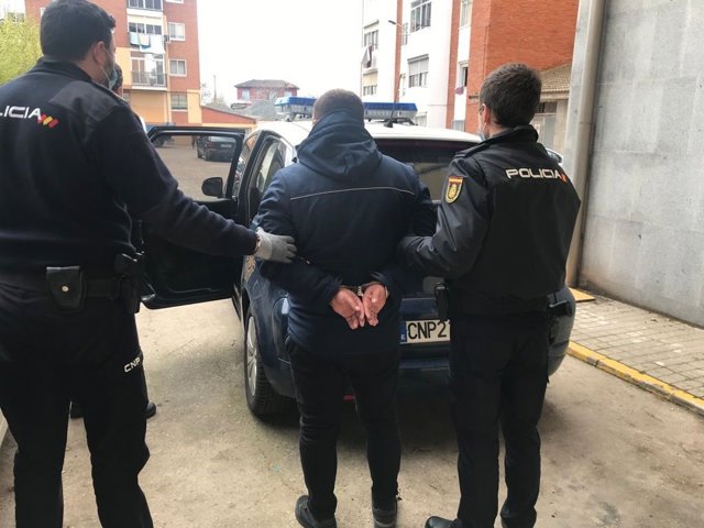 Detención de uno de los presuntos agresores a una joven de 24 años en Villamarciel (Valladolid).
