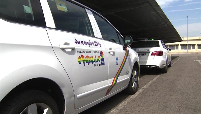 Archivo - Un vehículo de taxi Madrid.