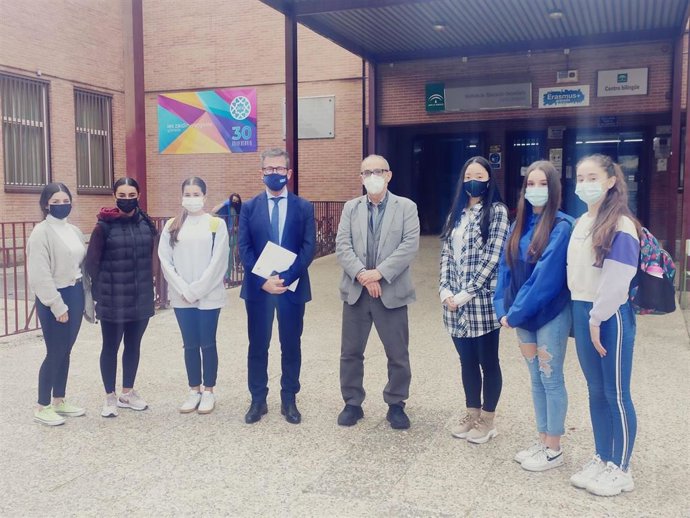 Visita de la Junta al instituto Zaidín Vergeles