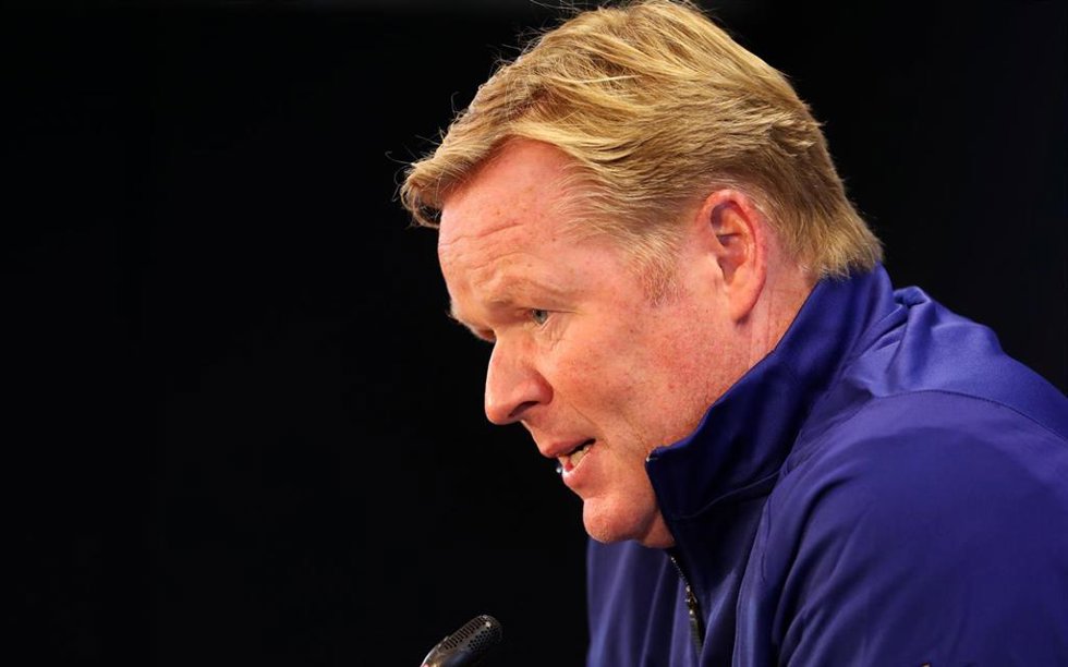 Archivo - El entrenador del FC Barcelona, Ronald Koeman, en rueda de prensa