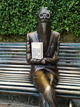 Archivo - Escultura de Ramón del Valle-Inclán en el Parque de la Alameda, Santiago. 