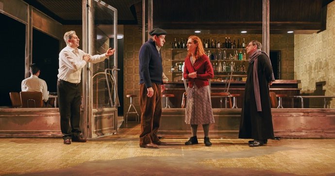 La obra 'El bar que se tragó a todos los españoles' del director del Centro Dramático Nacional, Alfredo Sanzol, se podrá ver en el Teatre Lliure de Barcelona del 28 de abril al 2 de mayo.